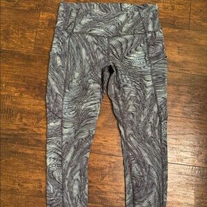 Women’s size 4 Lululemon workout leggings